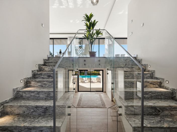 Image No.4-4 Bed Property for sale