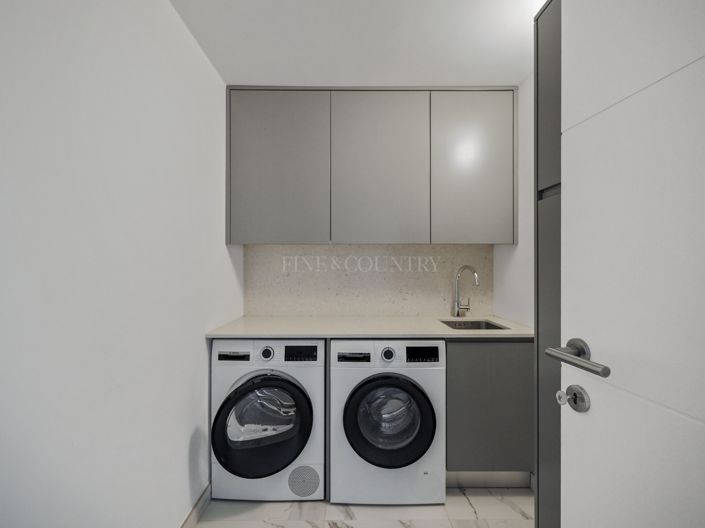 Image No.48-4 Bed Property for sale