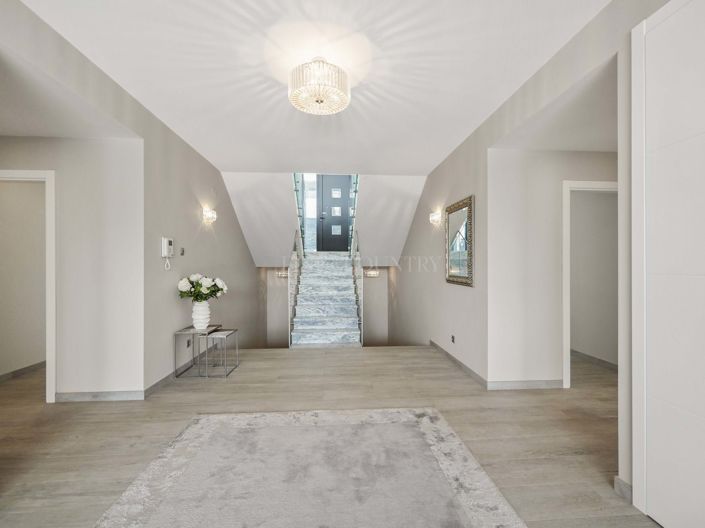 Image No.5-4 Bed Property for sale