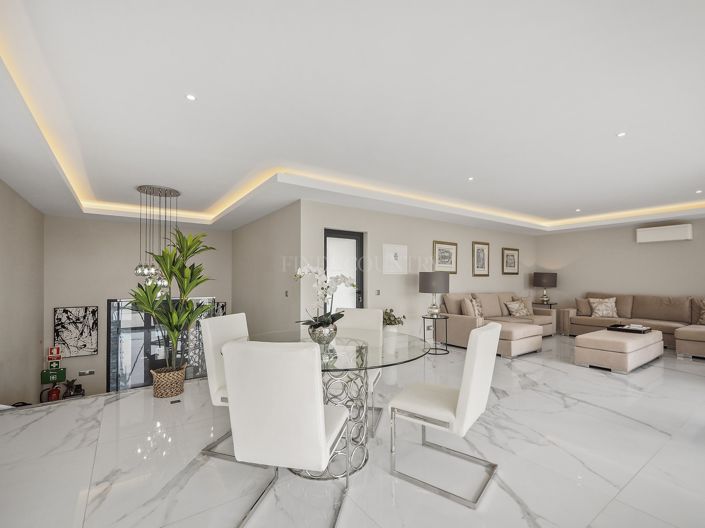 Image No.8-4 Bed Property for sale