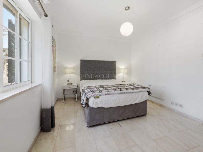 Image No.18-5 Bed Property for sale