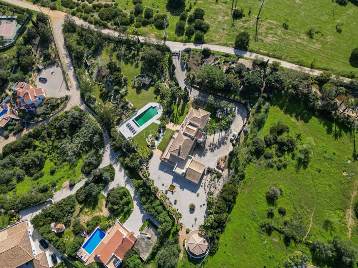 Image No.2-5 Bed Property for sale