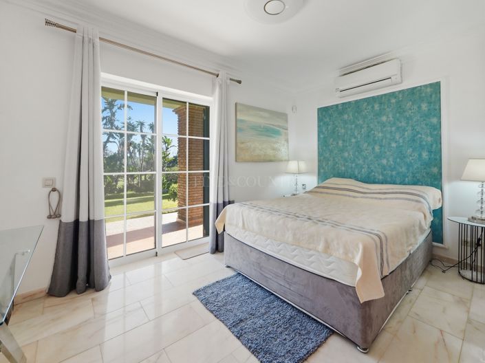 Image No.22-5 Bed Property for sale