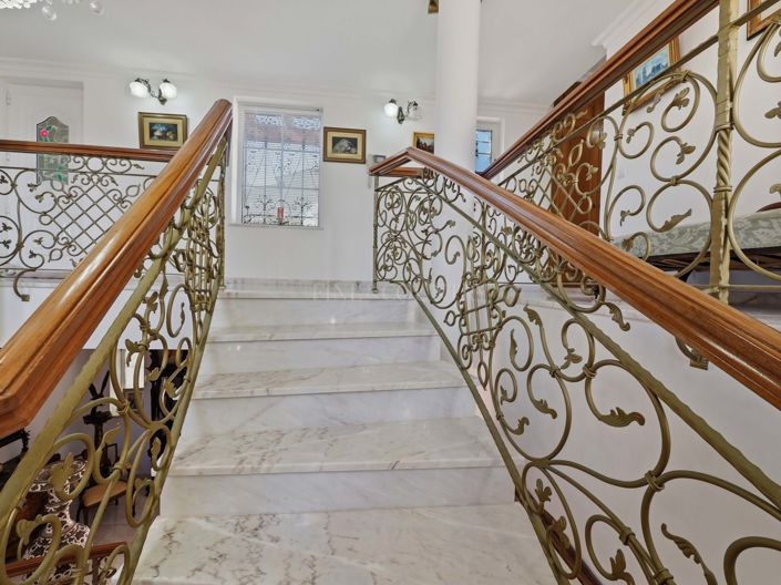 Image No.32-5 Bed Property for sale