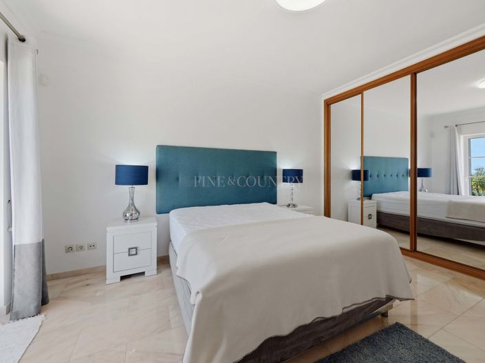 Image No.40-5 Bed Property for sale