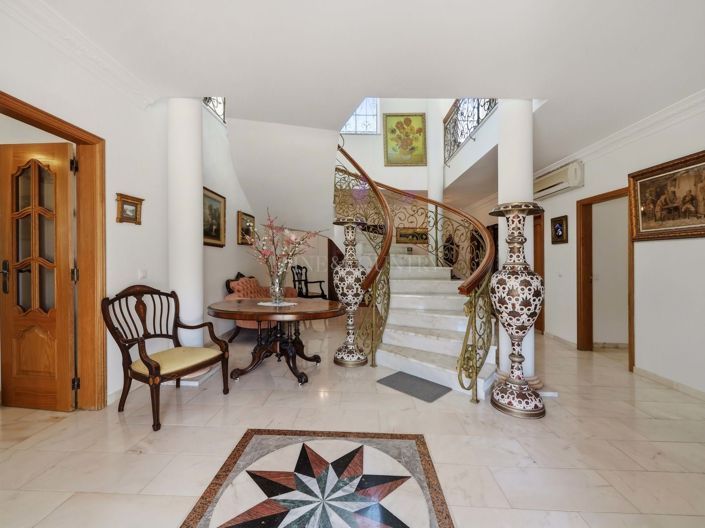 Image No.5-5 Bed Property for sale