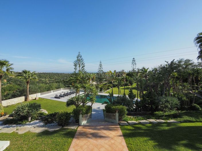 Image No.56-5 Bed Property for sale