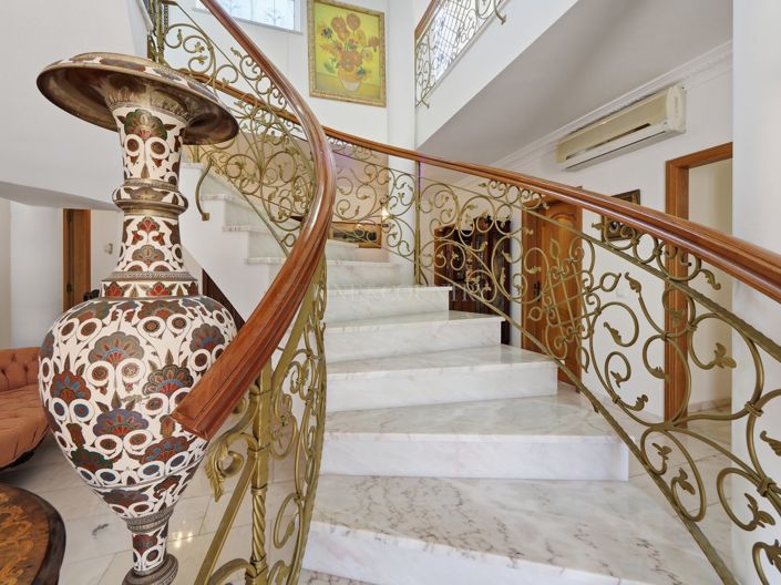 Image No.6-5 Bed Property for sale