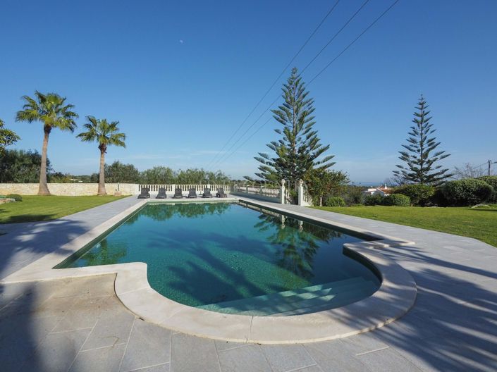 Image No.60-5 Bed Property for sale