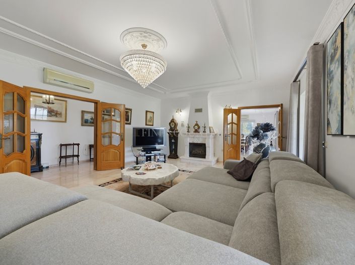 Image No.8-5 Bed Property for sale