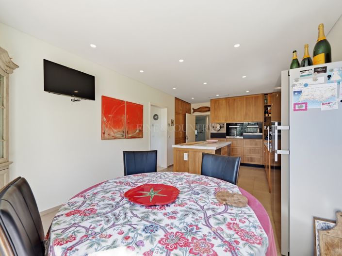 Image No.18-5 Bed Property for sale