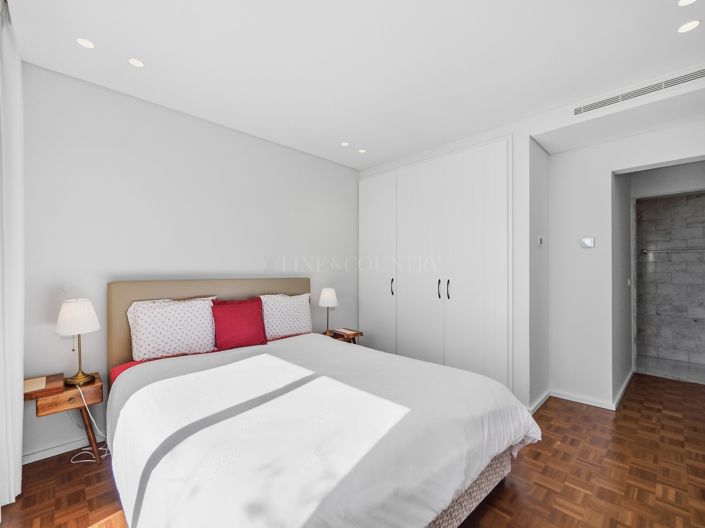 Image No.26-5 Bed Property for sale