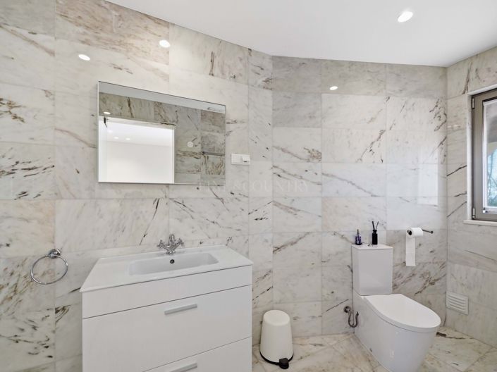 Image No.28-5 Bed Property for sale