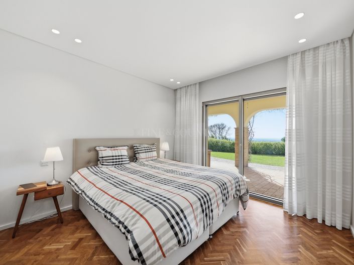 Image No.30-5 Bed Property for sale