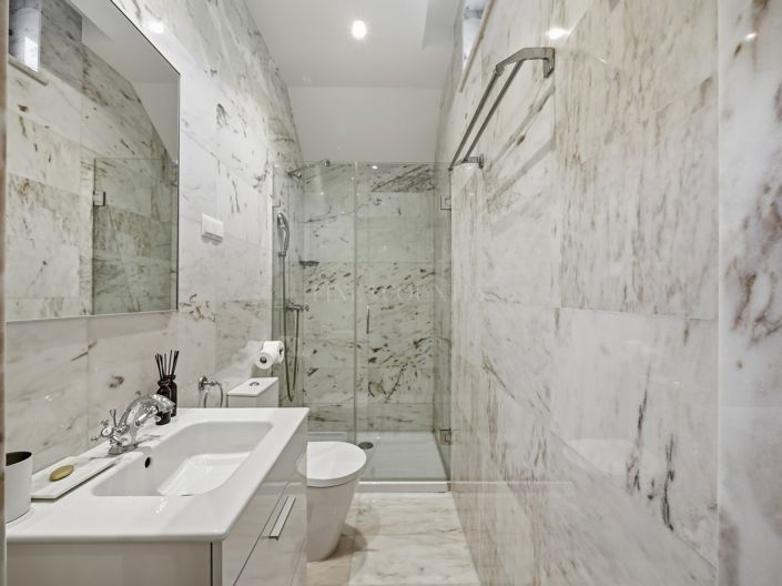 Image No.38-5 Bed Property for sale