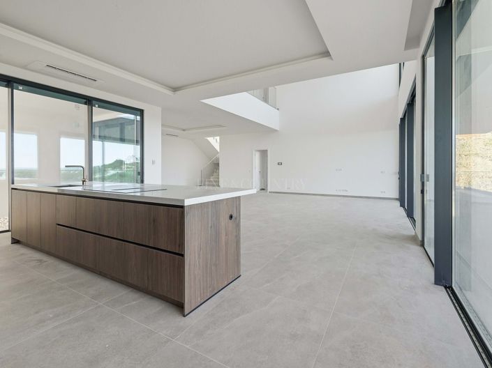 Image No.14-4 Bed Property for sale