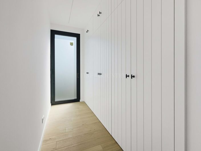 Image No.19-4 Bed Property for sale