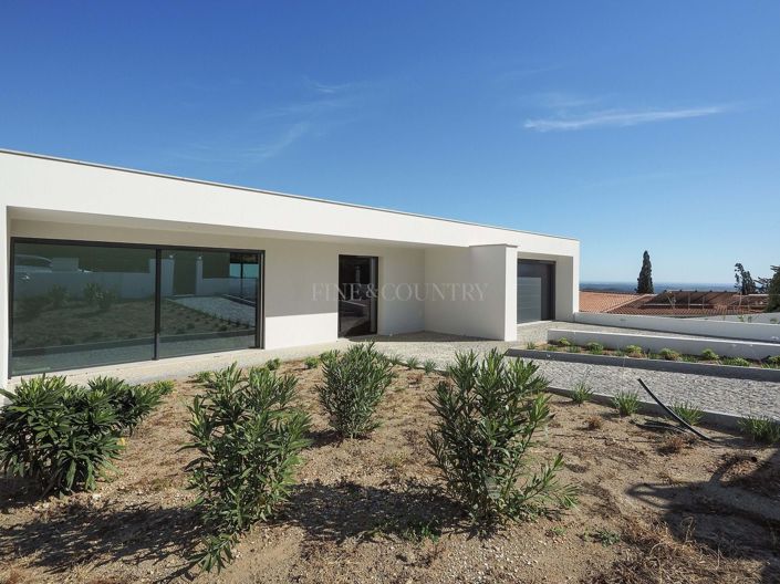 Image No.2-4 Bed Property for sale