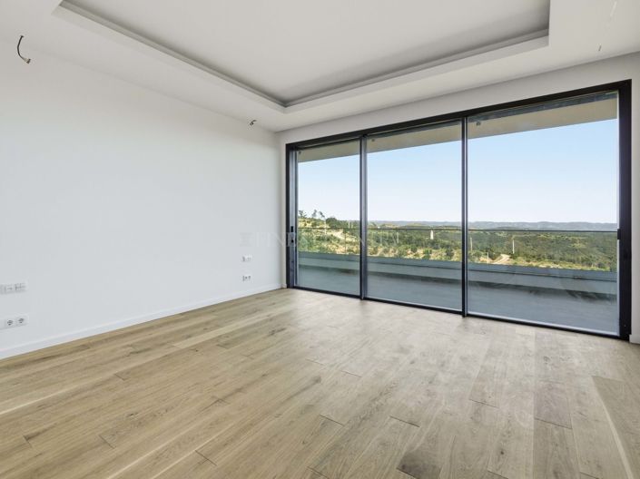 Image No.25-4 Bed Property for sale