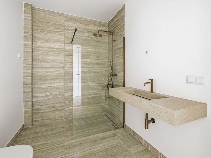 Image No.26-4 Bed Property for sale