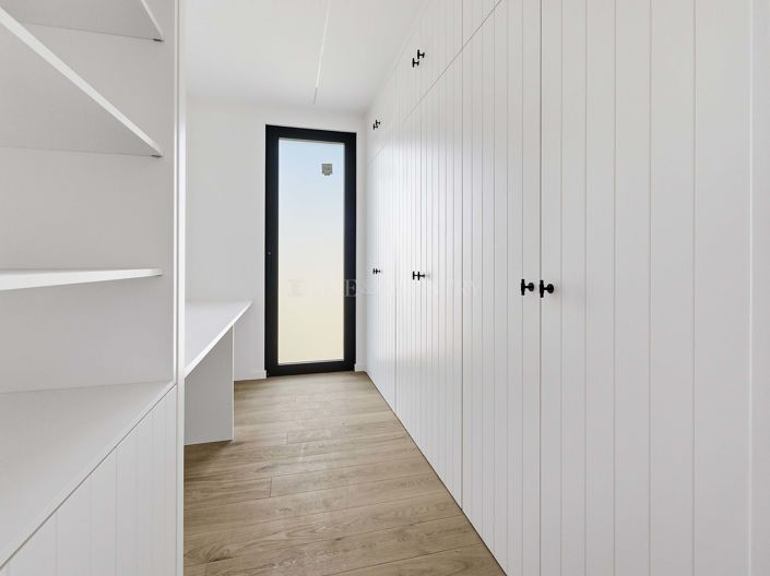 Image No.28-4 Bed Property for sale