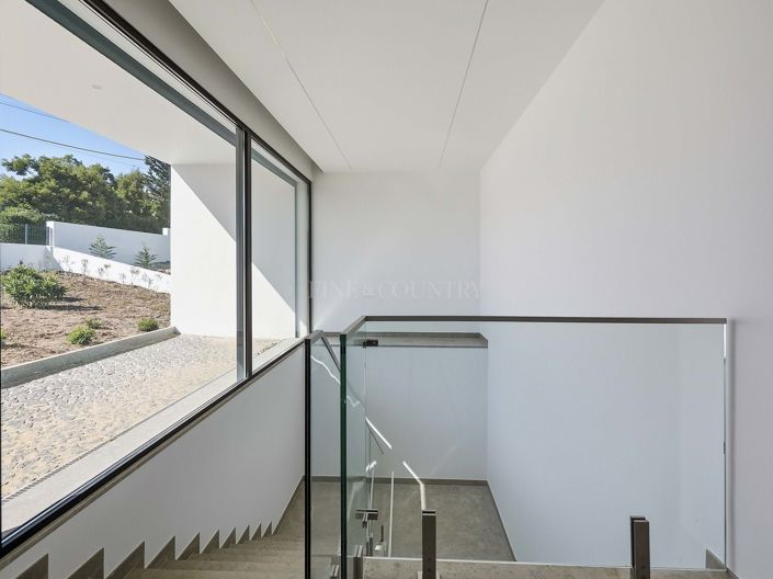 Image No.3-4 Bed Property for sale