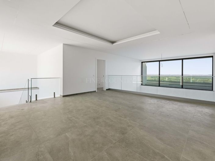 Image No.5-4 Bed Property for sale