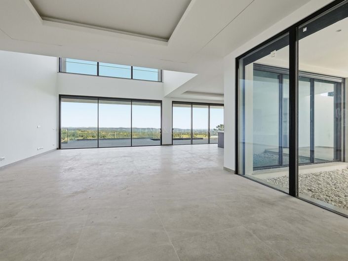 Image No.7-4 Bed Property for sale