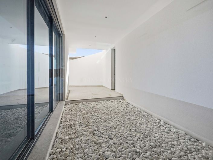 Image No.9-4 Bed Property for sale