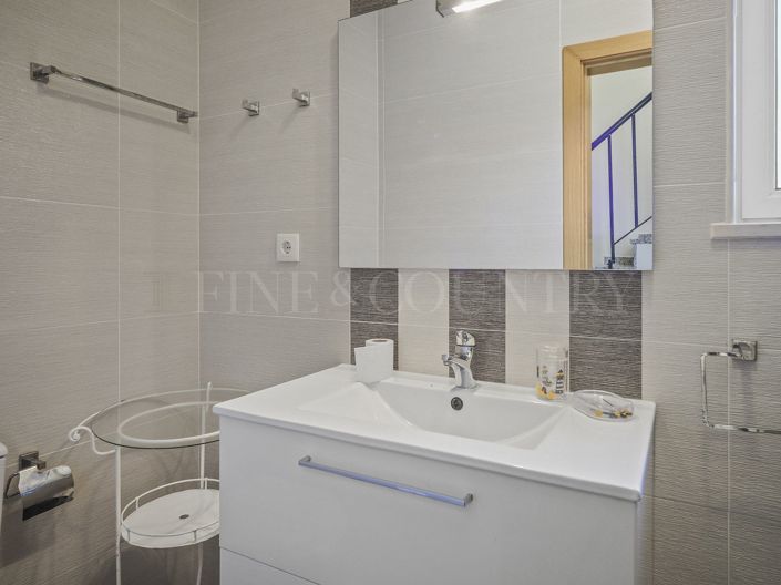 Image No.19-3 Bed Townhouse for sale