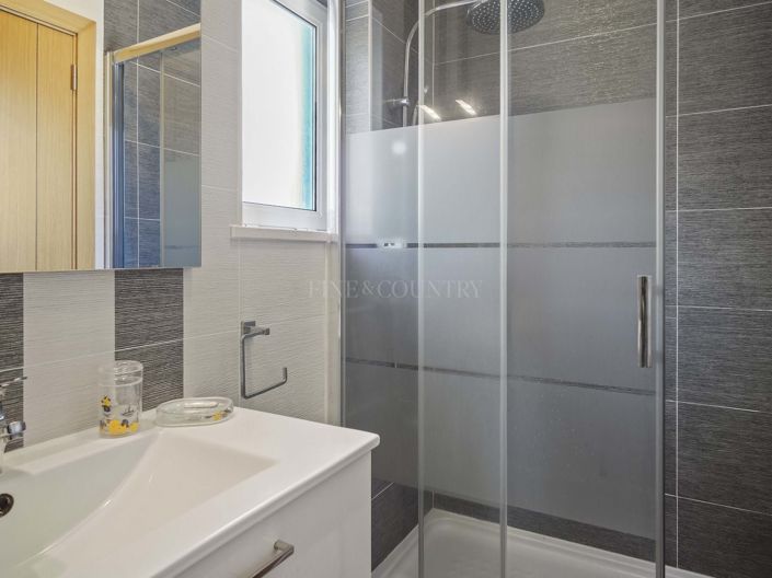 Image No.19-3 Bed Townhouse for sale