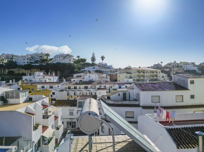 Image No.28-3 Bed Townhouse for sale