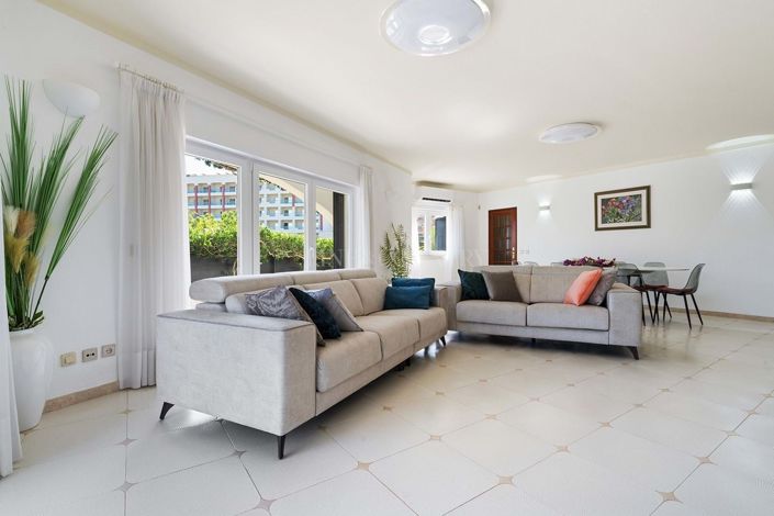 Image No.11-5 Bed Property for sale