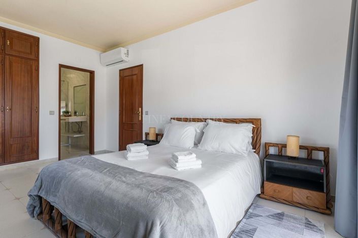 Image No.18-5 Bed Property for sale