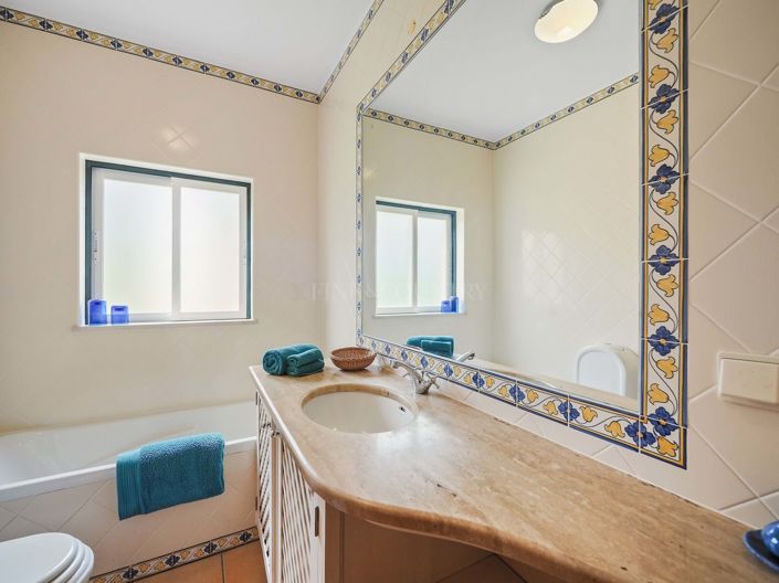 Image No.23-4 Bed Property for sale