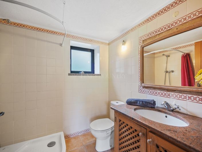 Image No.33-4 Bed Property for sale