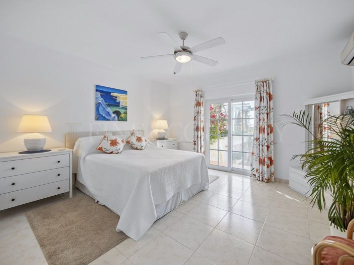 Image No.17-4 Bed Property for sale