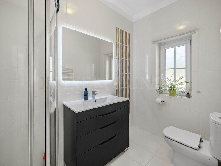 Image No.25-4 Bed Property for sale