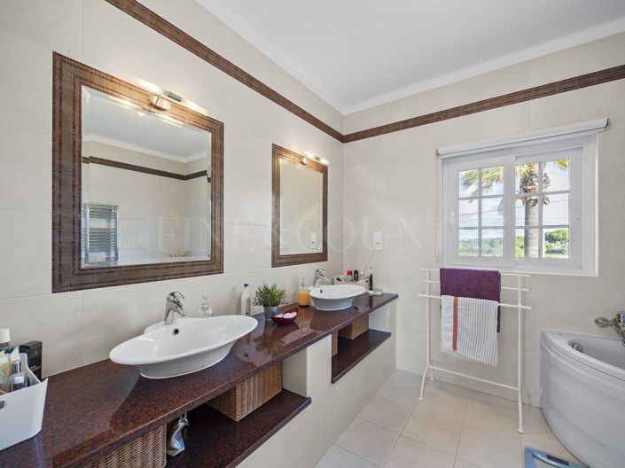 Image No.30-4 Bed Property for sale