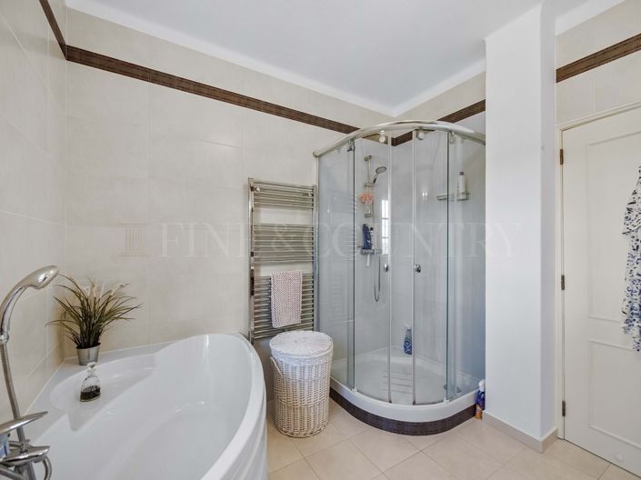 Image No.31-4 Bed Property for sale