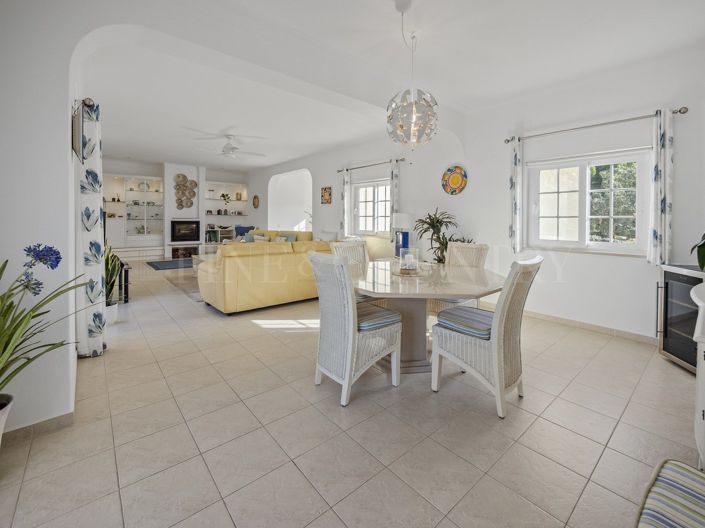 Image No.8-4 Bed Property for sale