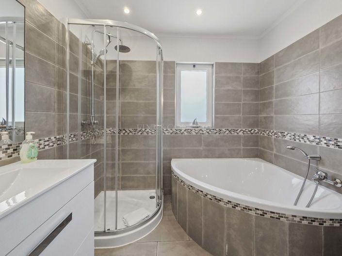 Image No.19-3 Bed Property for sale