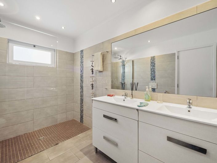 Image No.22-3 Bed Property for sale