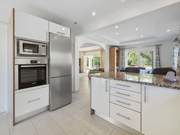 Image No.8-3 Bed Property for sale