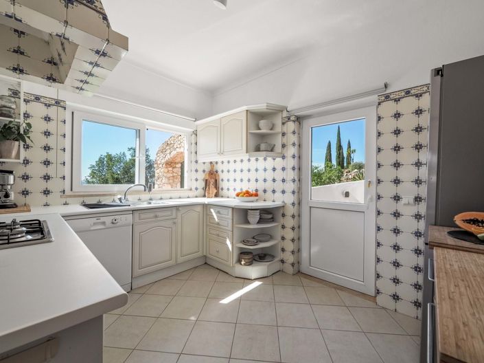 Image No.10-3 Bed Property for sale