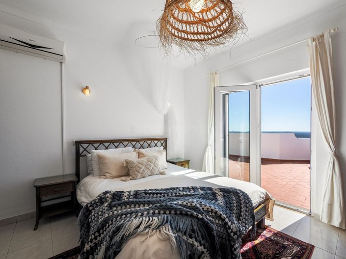 Image No.17-3 Bed Property for sale