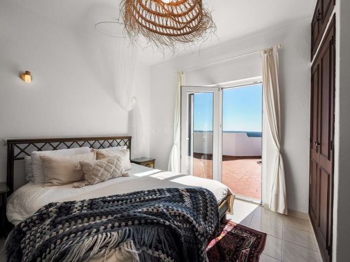 Image No.20-3 Bed Property for sale