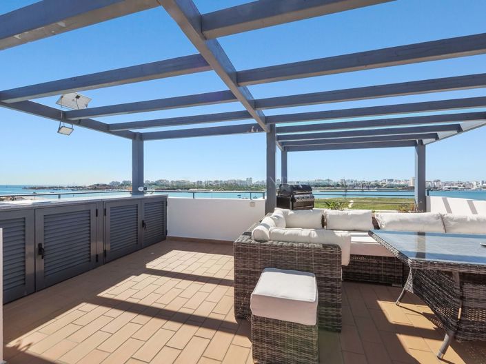 Image No.20-2 Bed Townhouse for sale