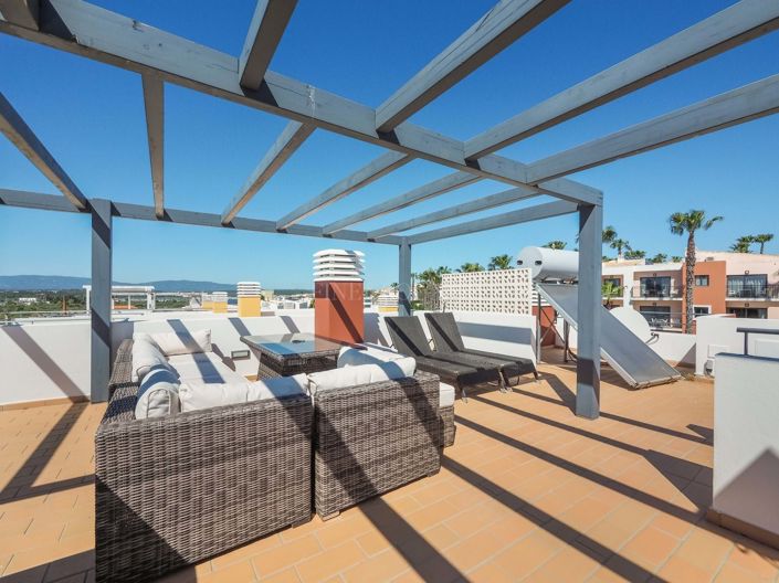 Image No.25-2 Bed Townhouse for sale