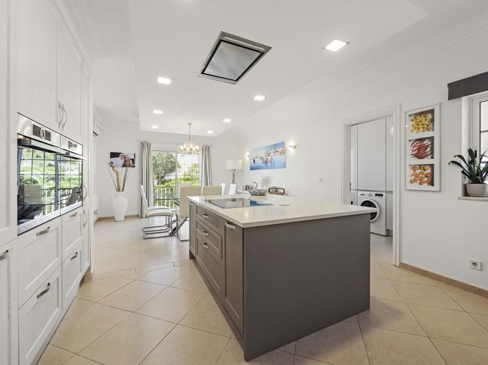 Image No.12-4 Bed Property for sale